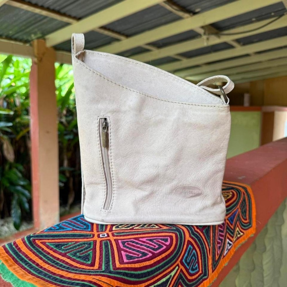 Vintage Pelletteria di Mario Italian Leather Shoulder Bag Ivory Made in Italy‎